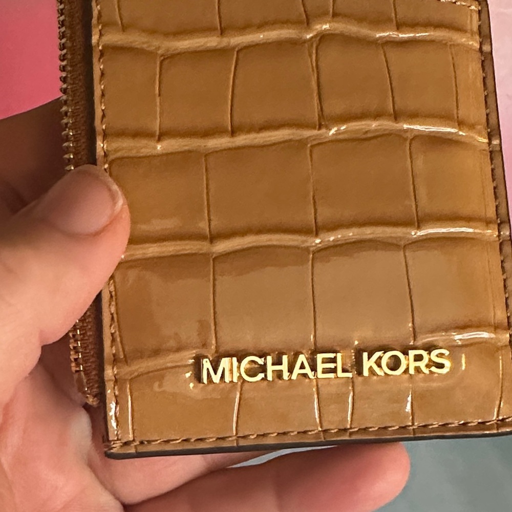 Michael Kors Jet Set Travel Medium TZ Card Case in a crocodile-embossed "Deer" - Picture 6 of 14